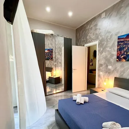 Evans Housee Napoli